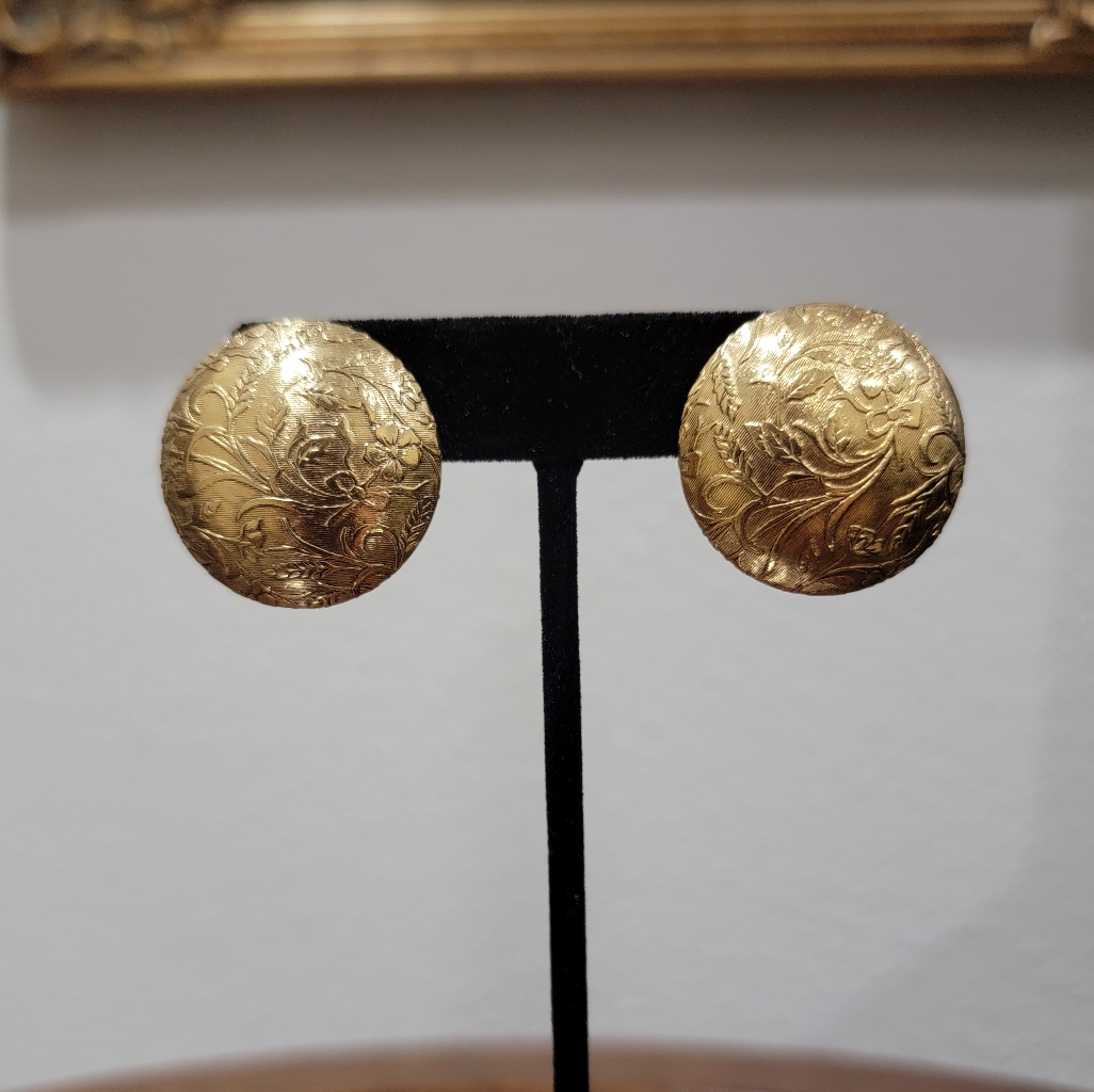 Vintage Gold Tone Engraved Button Earrings 18$